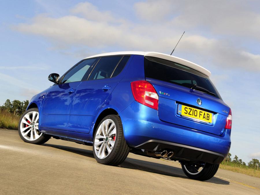  Skoda Fabia RS 2010 года  (UK) (фото 22 из 30)